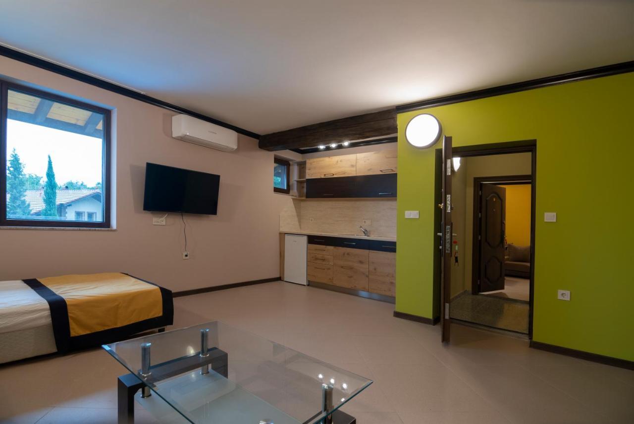 Family Hotel Bunara Brestnik Buitenkant foto