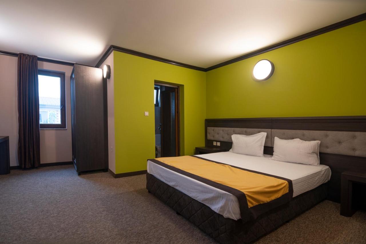 Family Hotel Bunara Brestnik Buitenkant foto
