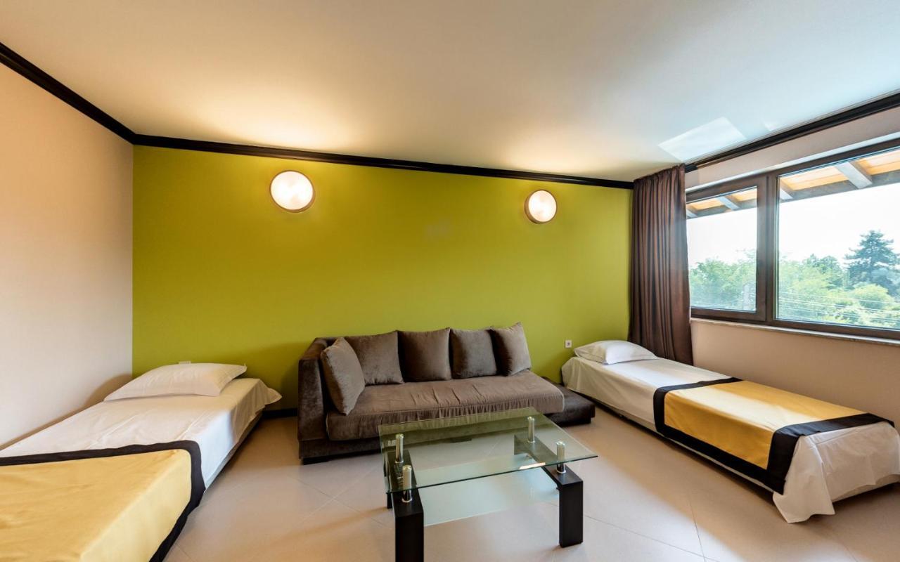 Family Hotel Bunara Brestnik Buitenkant foto