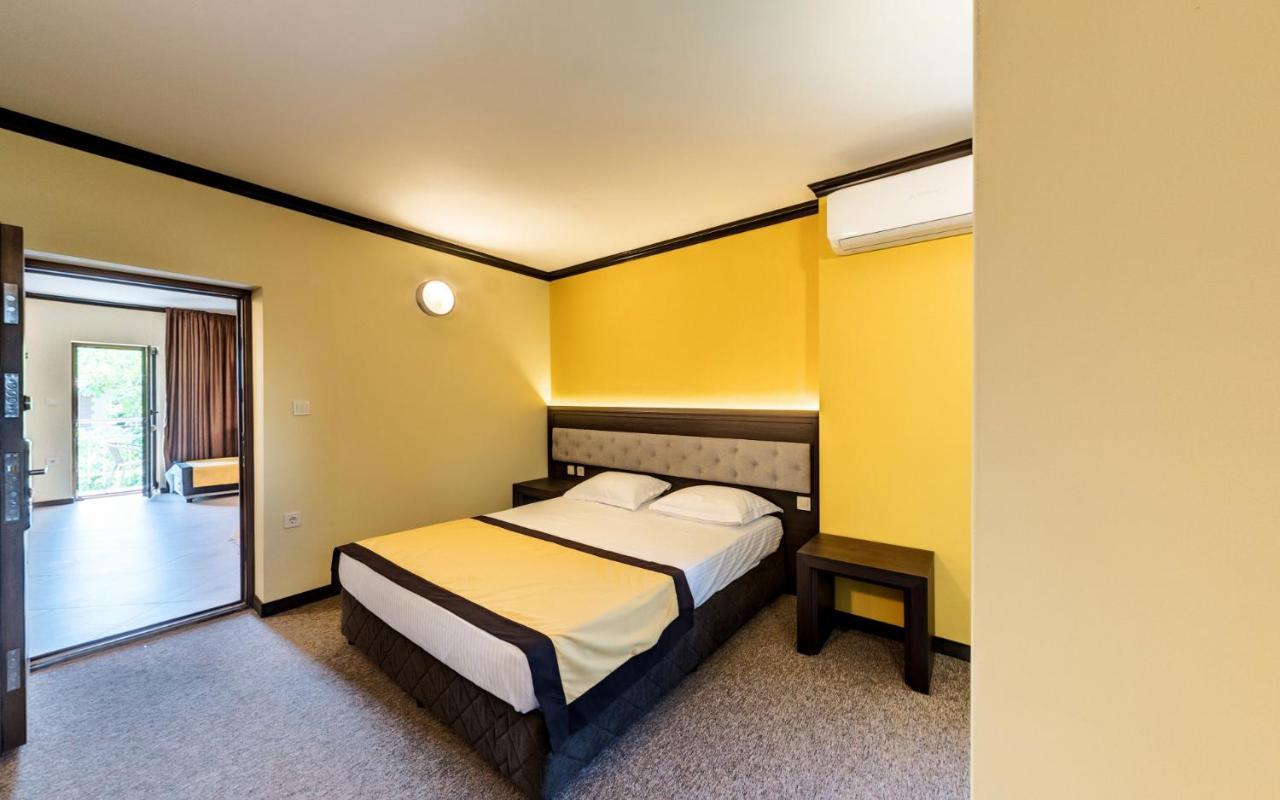 Family Hotel Bunara Brestnik Buitenkant foto