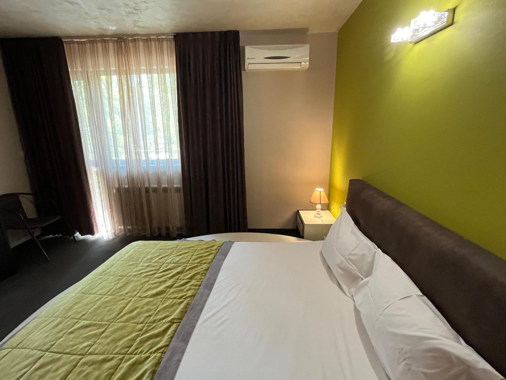 Family Hotel Bunara Brestnik Buitenkant foto