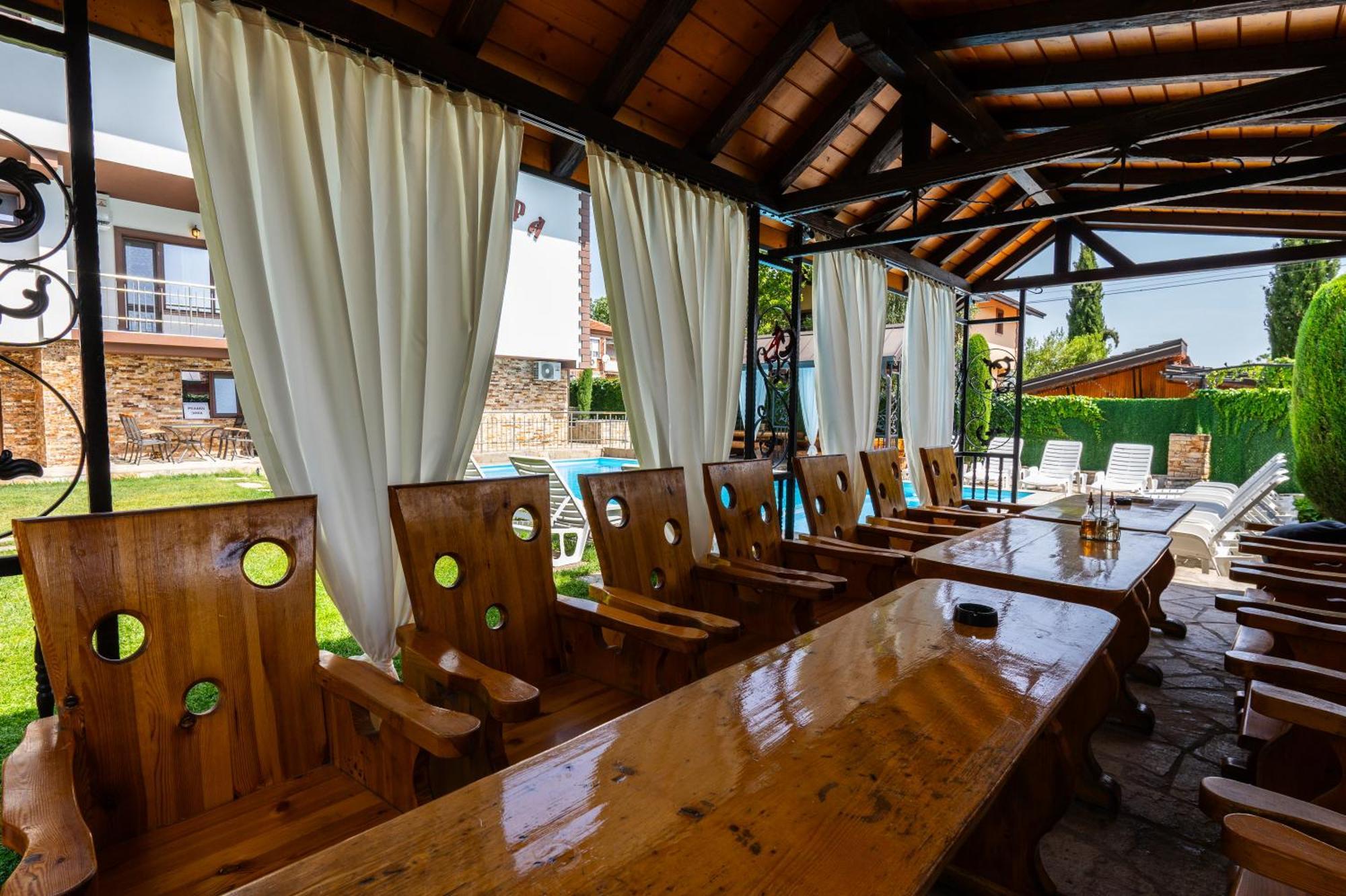 Family Hotel Bunara Brestnik Buitenkant foto